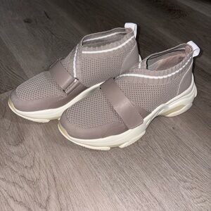 Steve Madden Slip-On Sneakers in Taupe
